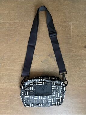 Aloha CollectionBlack and White Patterned Crossbody Bag
